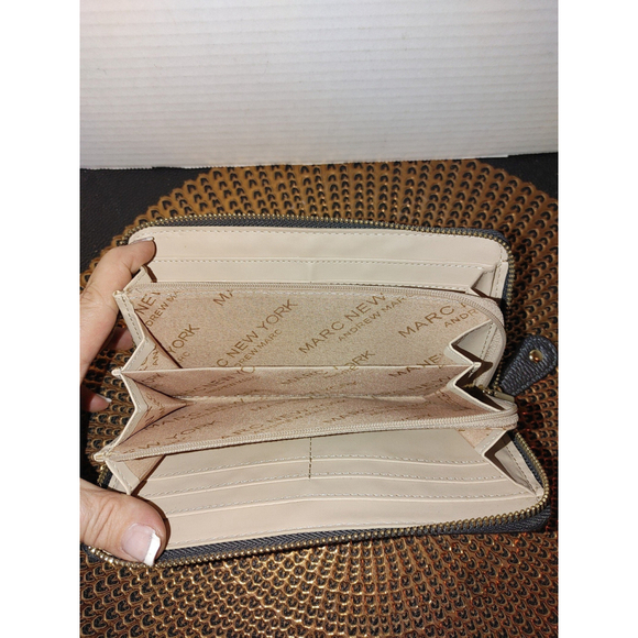 Andrew Marc New York Wallet - Picture 7 of 8